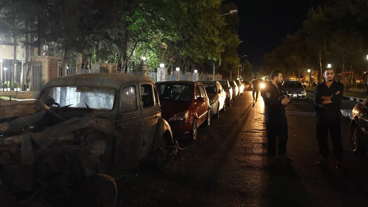 Şam Meze'de Araç Patlaması: Çevrede Hasar, Can Kaybı Yok