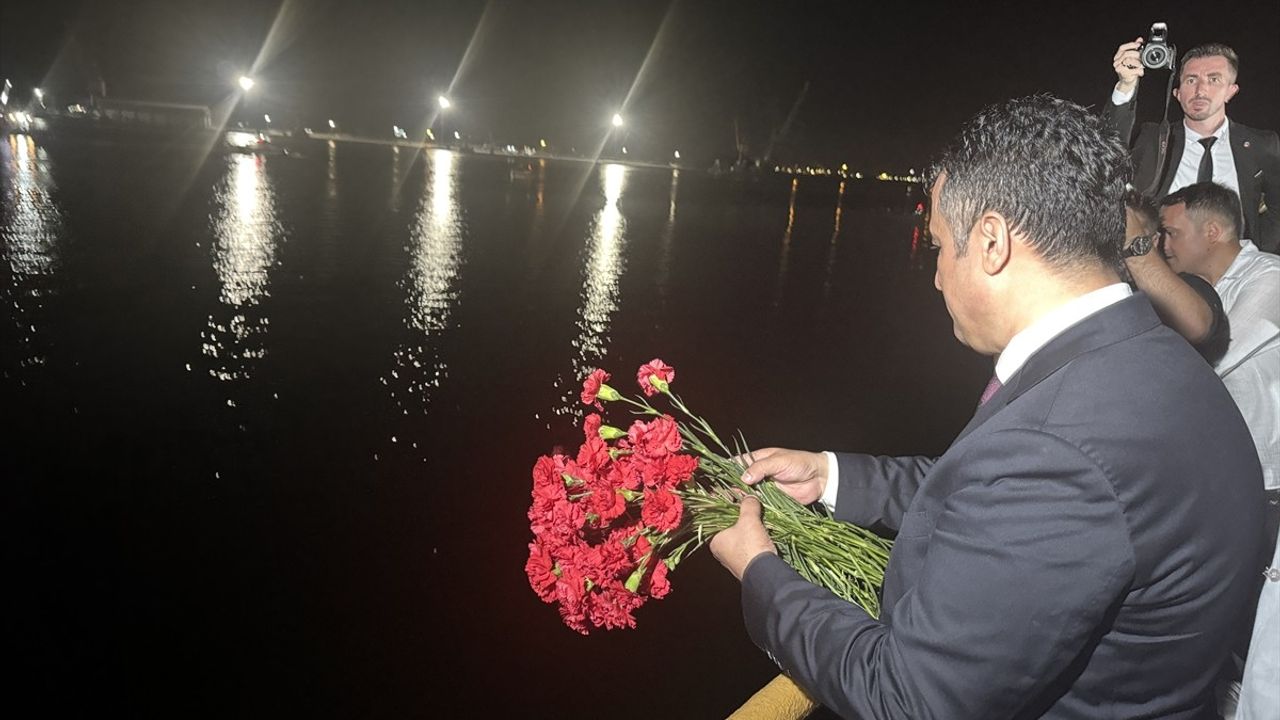 Samsun'da 30 Ağustos Fener Alayı: Gaziler İstiklal Madalyası ile Yürüdü