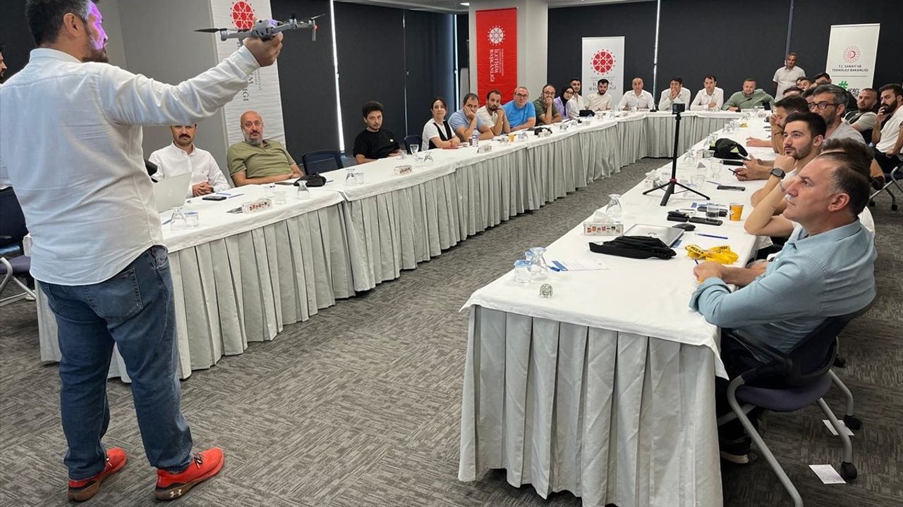 Samsun'da Gazetecilere Dron Destekli Habercilik ve İHA-1 Eğitimi