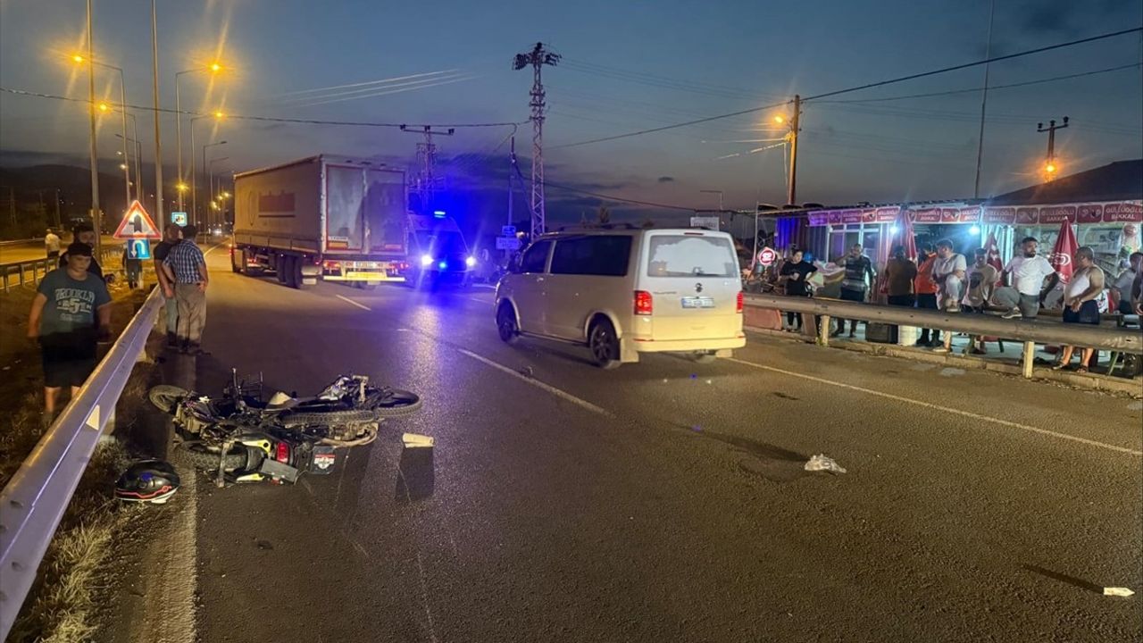 Samsun'da Motosiklet ile Elektrikli Bisiklet Çarpıştı: 2 Yaralı