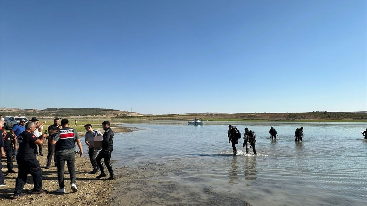 Şanlıurfa'da Atatürk Barajı'nda kaybolan 11 yaşındaki çocuk için arama başlatıldı