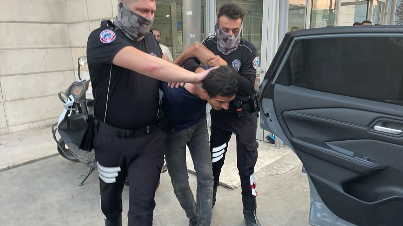 Şanlıurfa'da Bıçaklı Saldırıya Uğrayan Başhekim Yardımcısı Taburcu Oldu