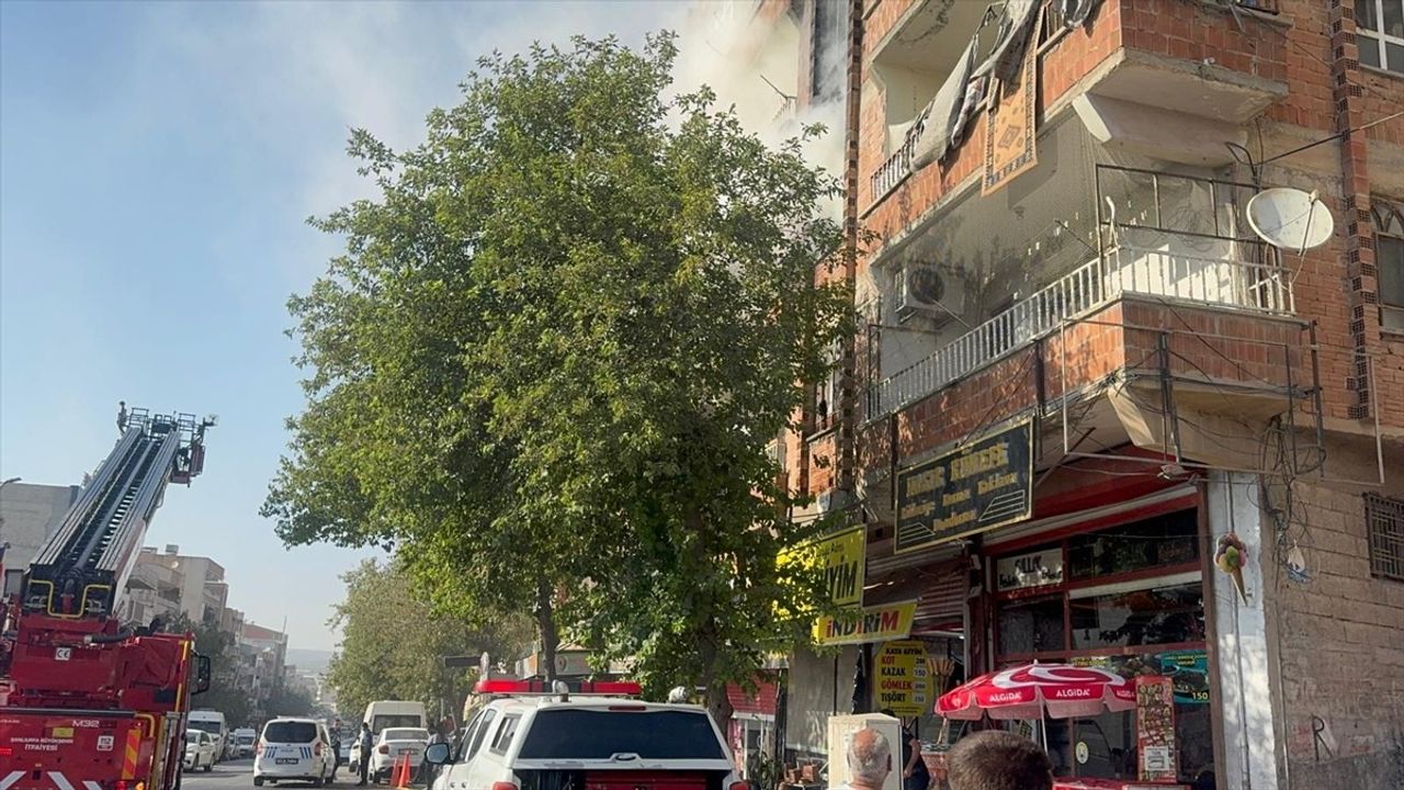 Şanlıurfa Haliliye'de Apartman Yangını Söndürüldü