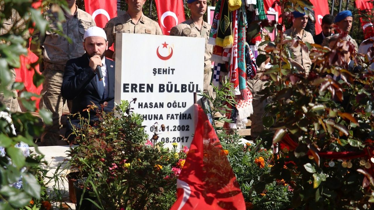 Şehit Eren Bülbül, 8. Yıldönümünde Mezarı Başında Anıldı