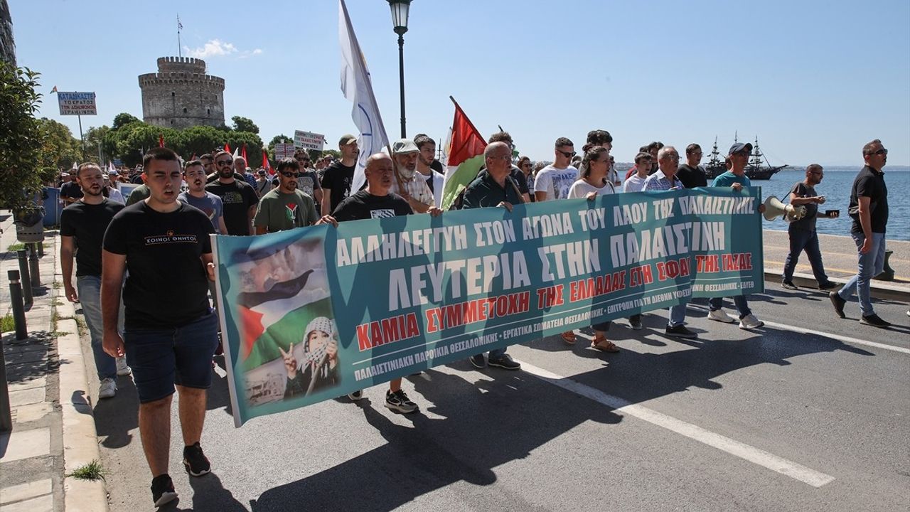 Selanik'te Filistin'e Destek Gösterisi: Yüzlerce Kişi Beyaz Kule'de