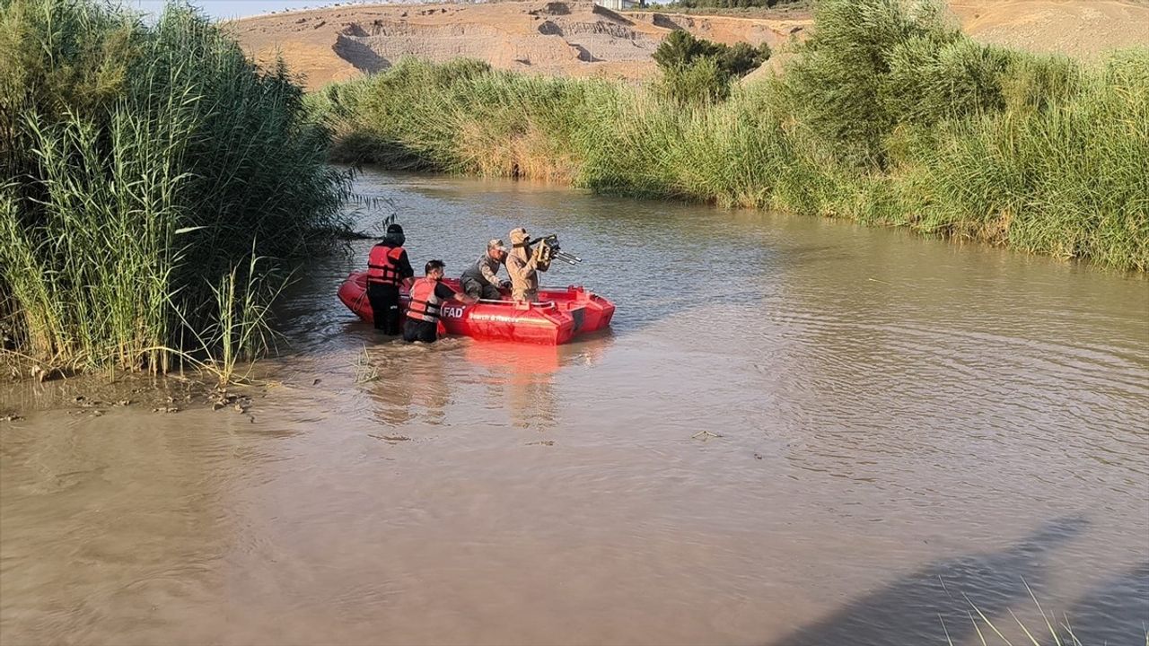 Siirt'te Kezer Çayı'nda Boğulma Tehlikesi: 12 Yaşındaki Çocuk Kayboldu
