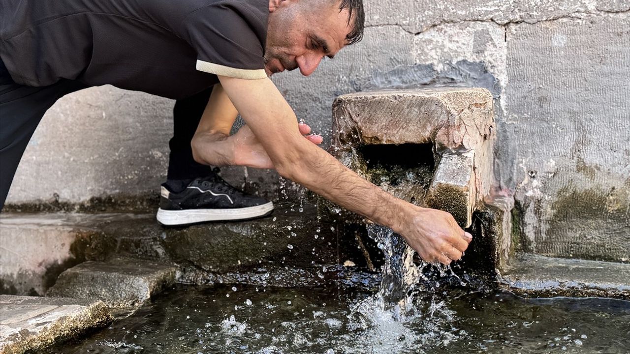 Siirt ve Batman'da Sıcak Hava 40 Dereceyi Aştı, Vatandaşlar Serinleme Yöntemleri Arıyor