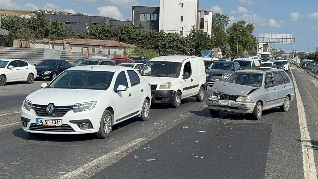 Silivri'de Zincirleme Trafik Kazası: 3 Yaralı