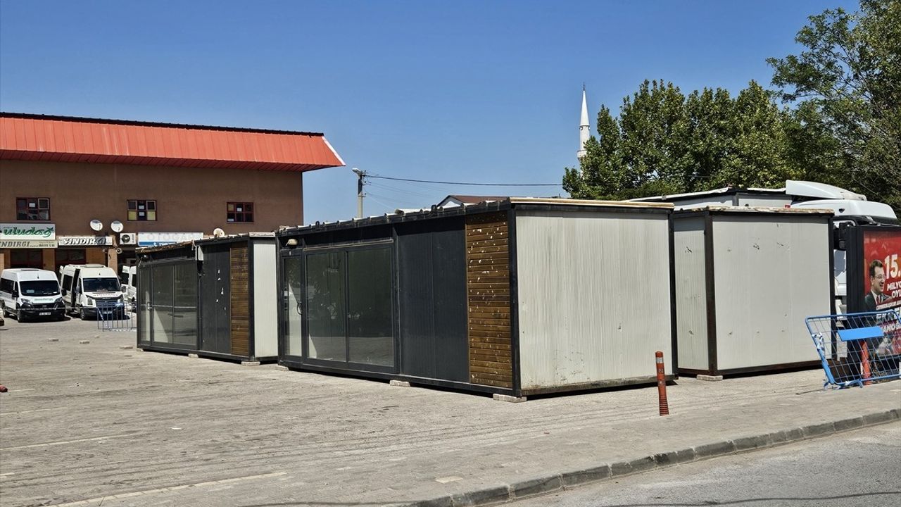 Sındırgı'da Depremzedelere AFAD'dan 16 Konteynerli Geçici Çarşı