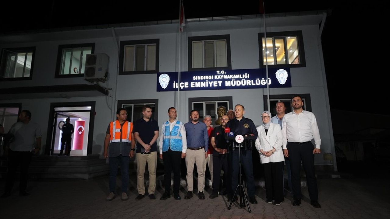 Sındırgı'daki 6,1 Büyüklüğündeki Depremde 81 Yaşındaki Vatandaş Hayatını Kaybetti