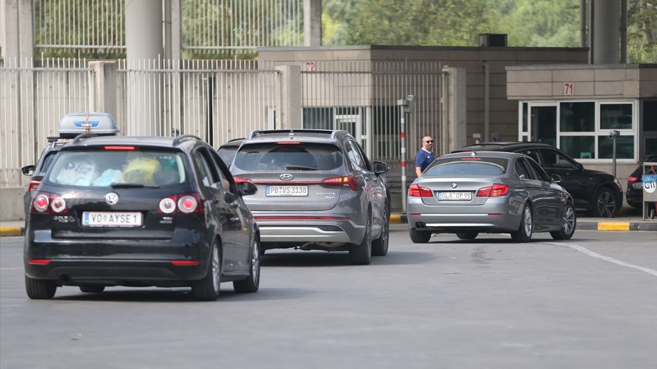 Sınır Kapılarındaki Önlemler, Gurbetçi Geçişlerini Kolaylaştırdı