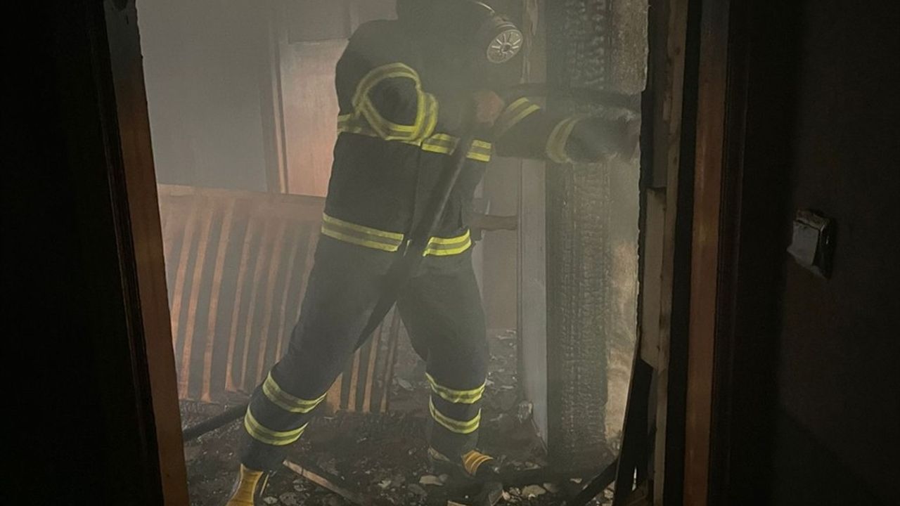 Sinop Türkeli'de Fahri Demirtaş'a Ait Dairede Yangın Söndürüldü