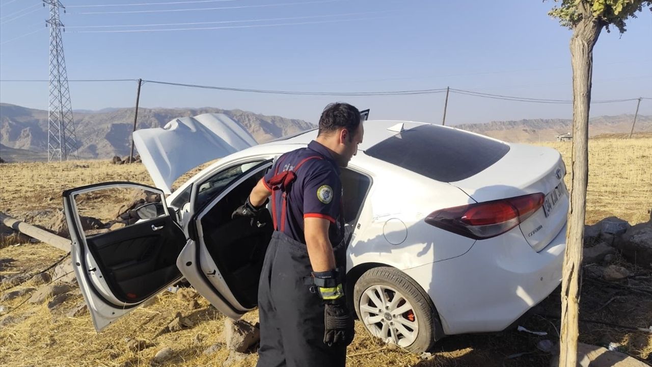 Şırnak Cizre'de Şarampole Devrilen Otomobil: 3 Kişi Yaralandı