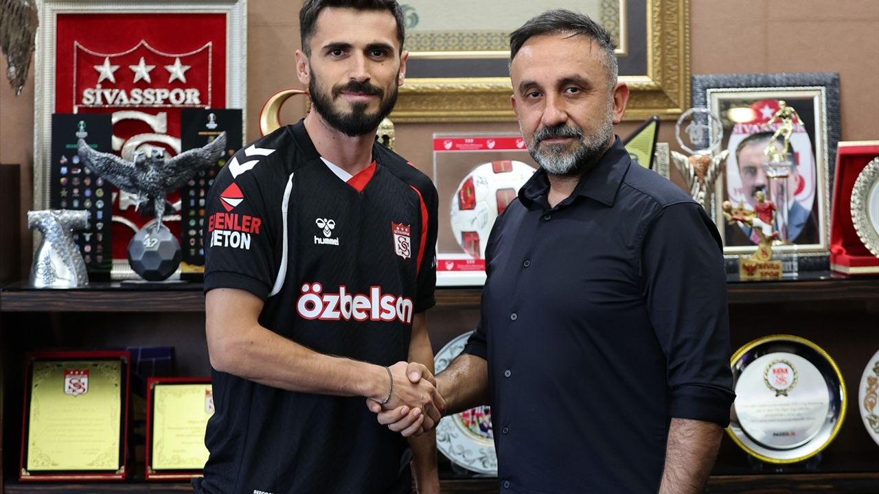 Sivasspor, Kuzey Makedonyalı Sol Kanat Valon Ethemi'yi Transfer Etti