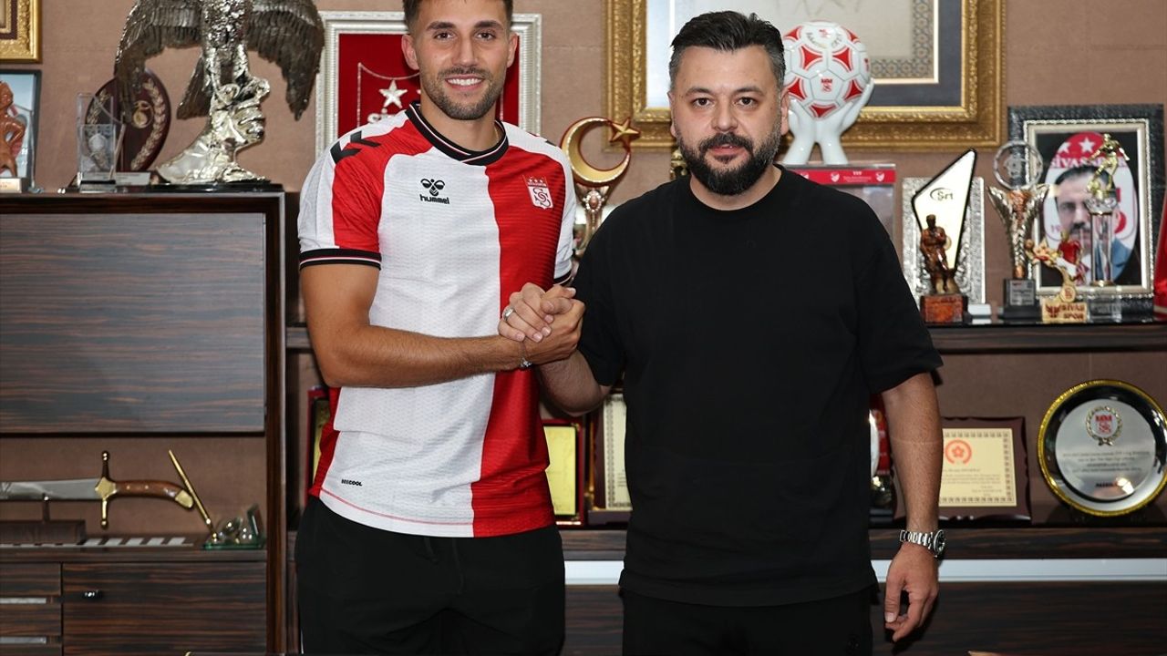 Sivasspor, Stoper Okan Erdoğan'ı Transfer Etti