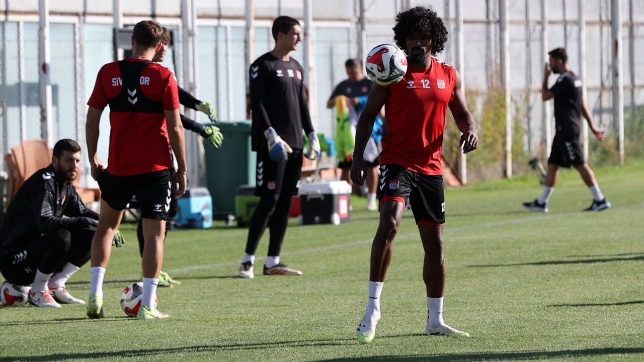 Sivasspor Teknik Direktörü Korkmaz'tan Taraftara Sabır Çağrısı