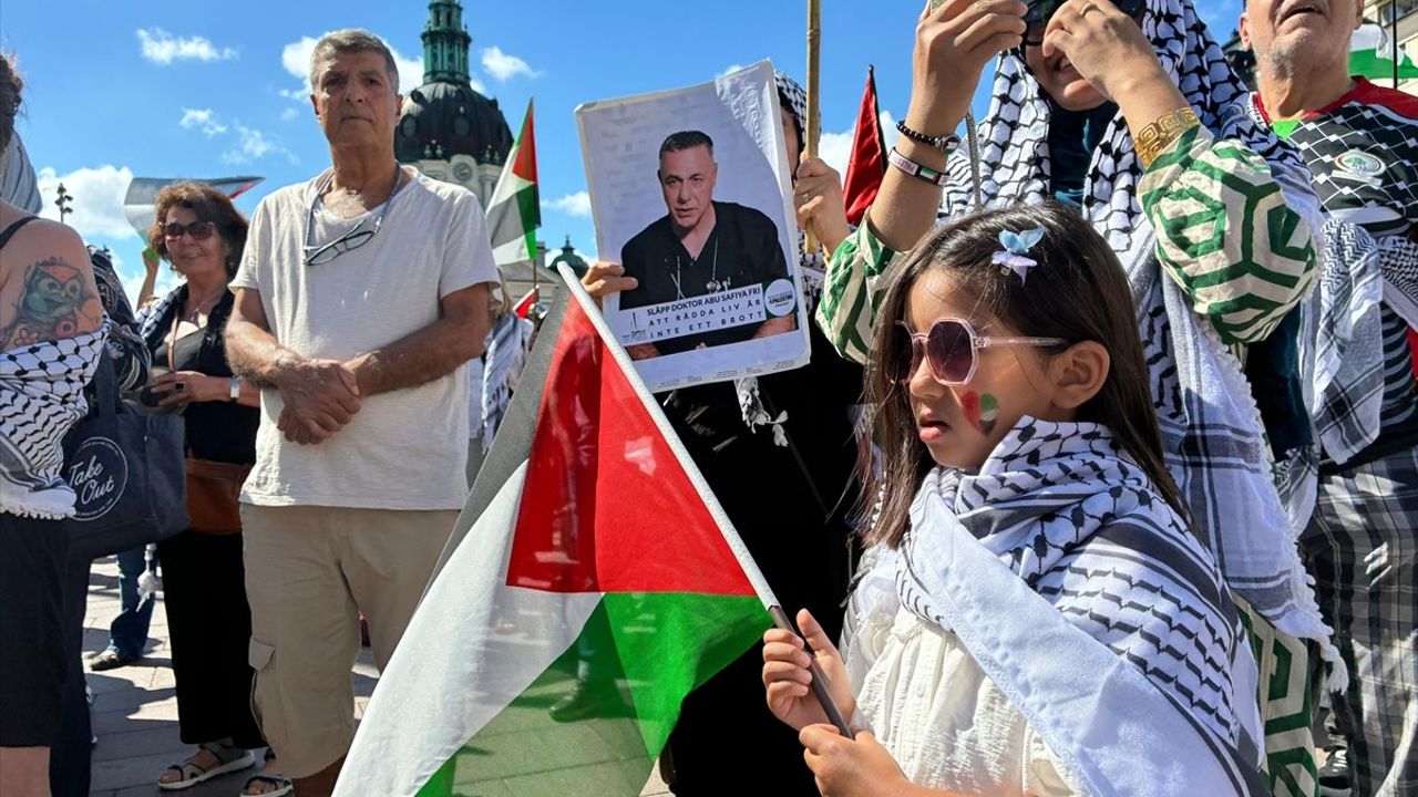 Stockholm'de İsrail'in Gazze Saldırılarına Karşı Protesto