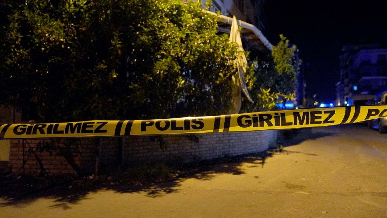 Sultanbeyli'de Kafeteryaya Saldırı: Ev ve Araçlara Kurşun İzi