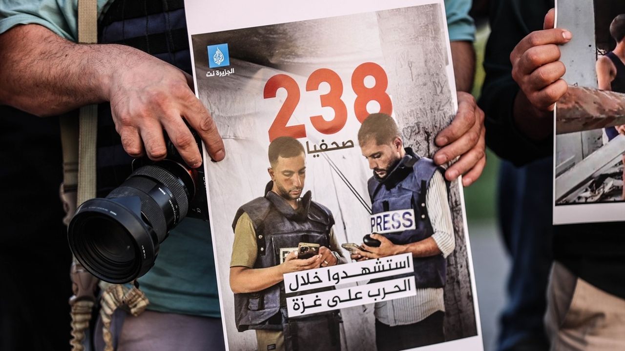 Suriye'de İsrail Karşıtı Gösteriler: Binlerce Kişi Gazze İçin Sokağa Çıktı