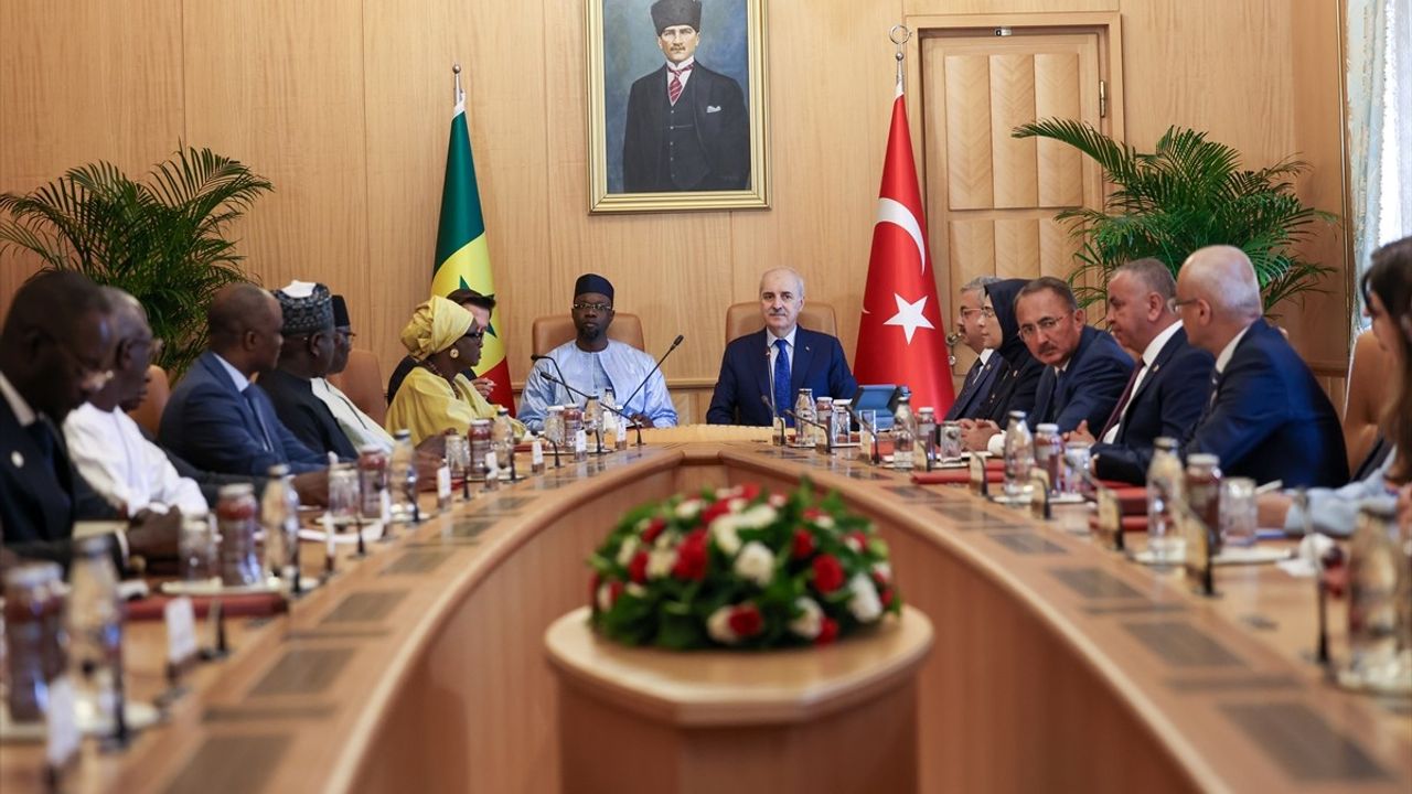 TBMM Başkanı Kurtulmuş, Senegal Başbakanı Ousmane Sonko ile Görüştü