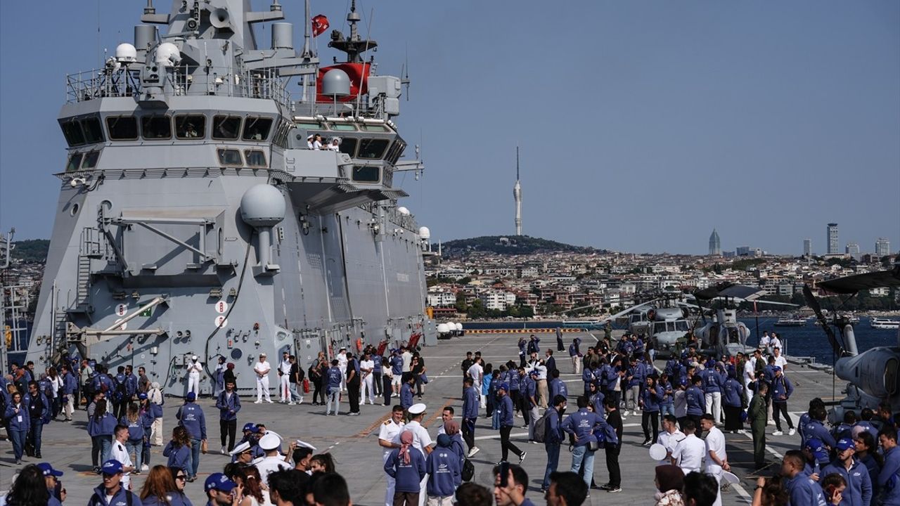 TCG Anadolu İstanbul'da: Çanakkale'den 'Zafer Yolculuğu' Tamamlandı