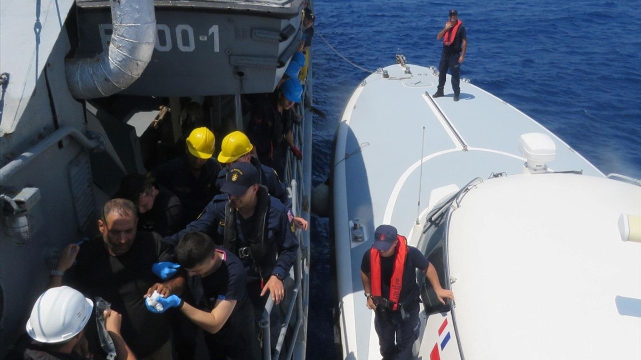 TCG Bozcaada'nın Yardım Eli: Yaralı Vatandaşa İlk Müdahale