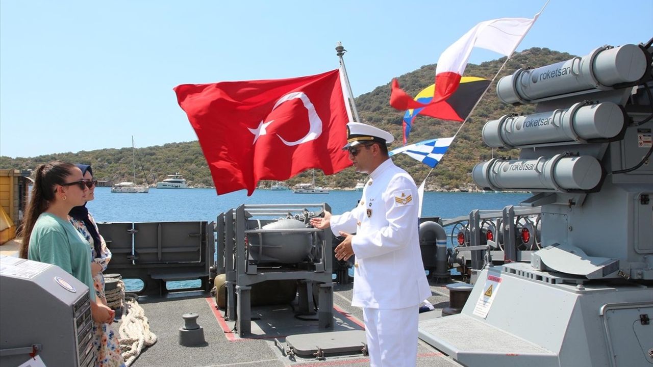 TCG Kaş Hücumbotu Kaş'ta Halkın Ziyaretine Açıldı