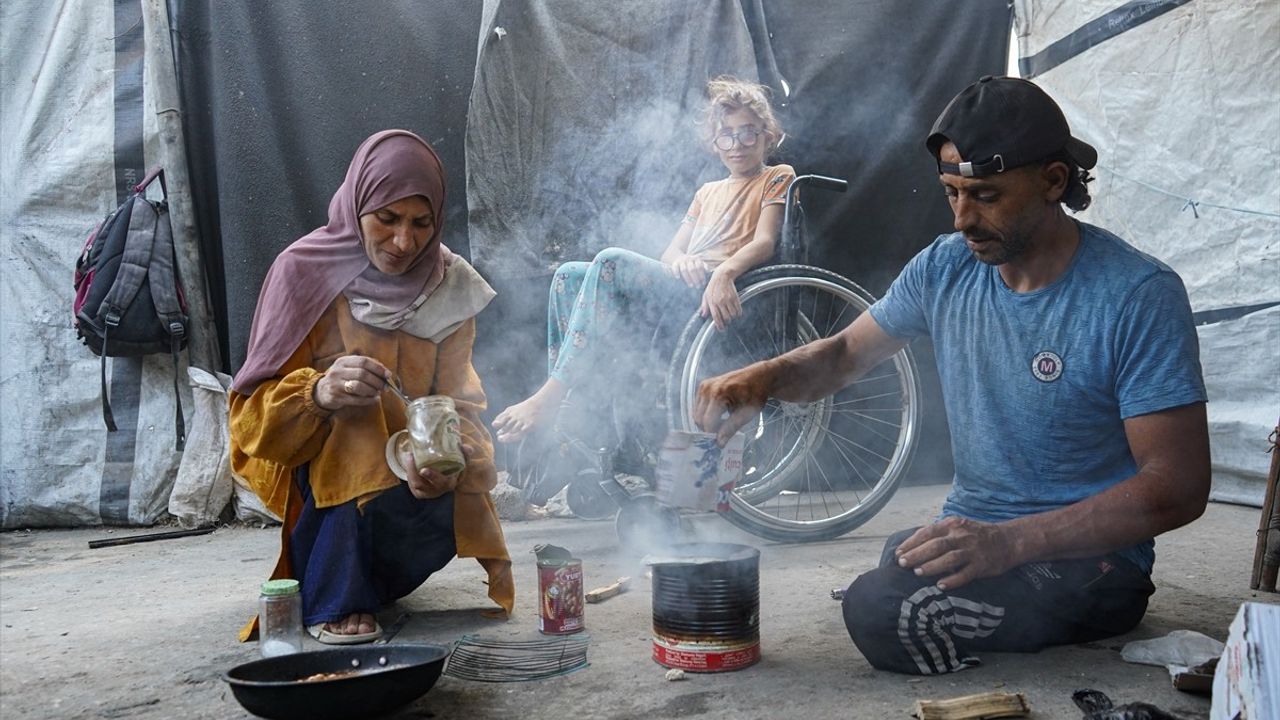 Tekerlekli Sandalyeli Gazzeli Baba, Çocukları İçin 'Ölüme' Gidiyor