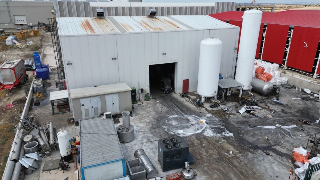 Tekirdağ'da Anestezi Gazı Üreten Fabrikada Patlama: 2 İşçi Hayatını Kaybetti