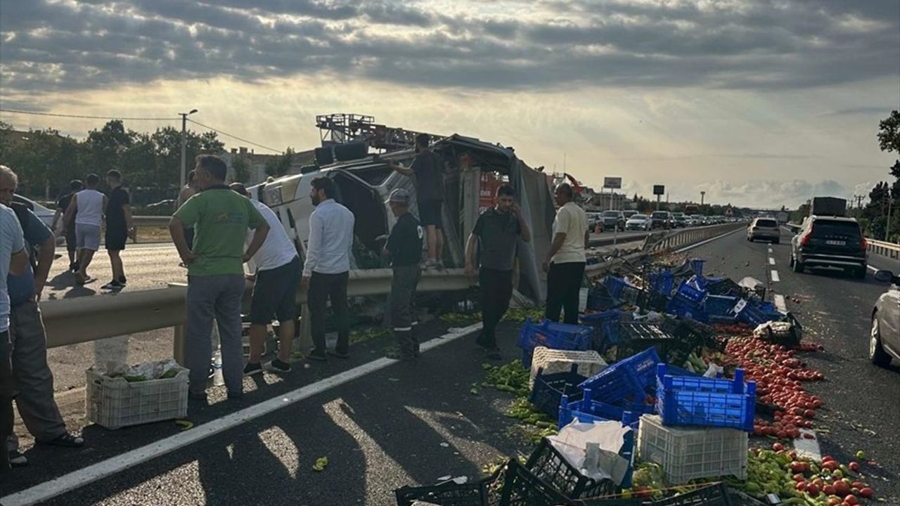 Tekirdağ'da Devrilen Kamyon Faciası: Sürücü Hayatını Kaybetti