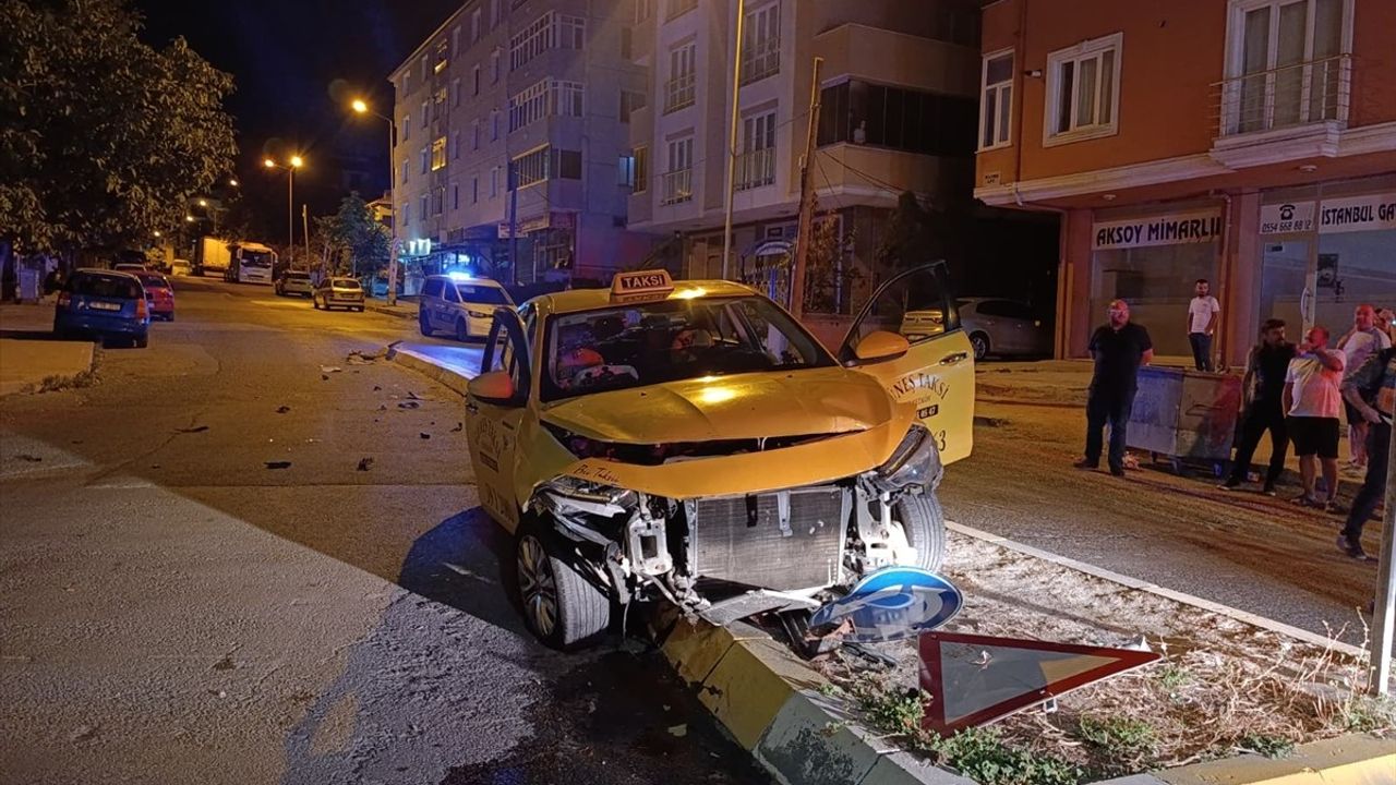 Tekirdağ'da Taksiyi Gasbedip Kaza Yapan İki Şüpheli Tutuklandı