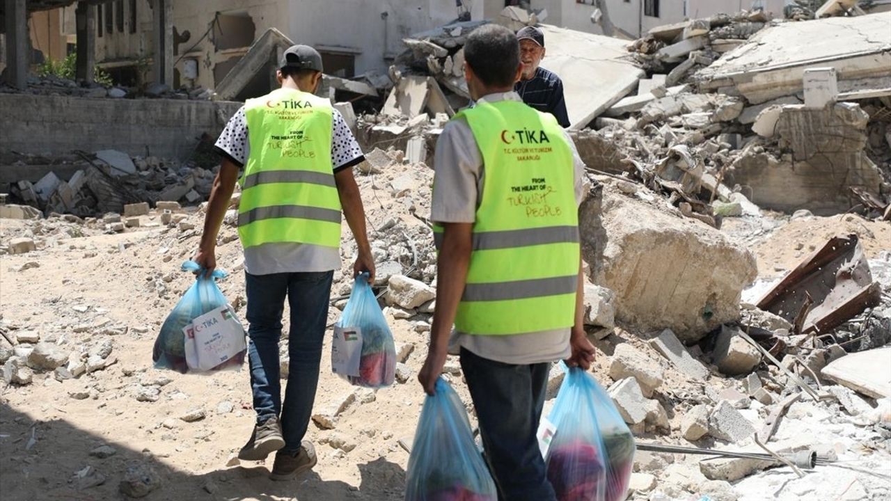 TİKA, Gazzelilere Gıda Yardımını Sürdürüyor