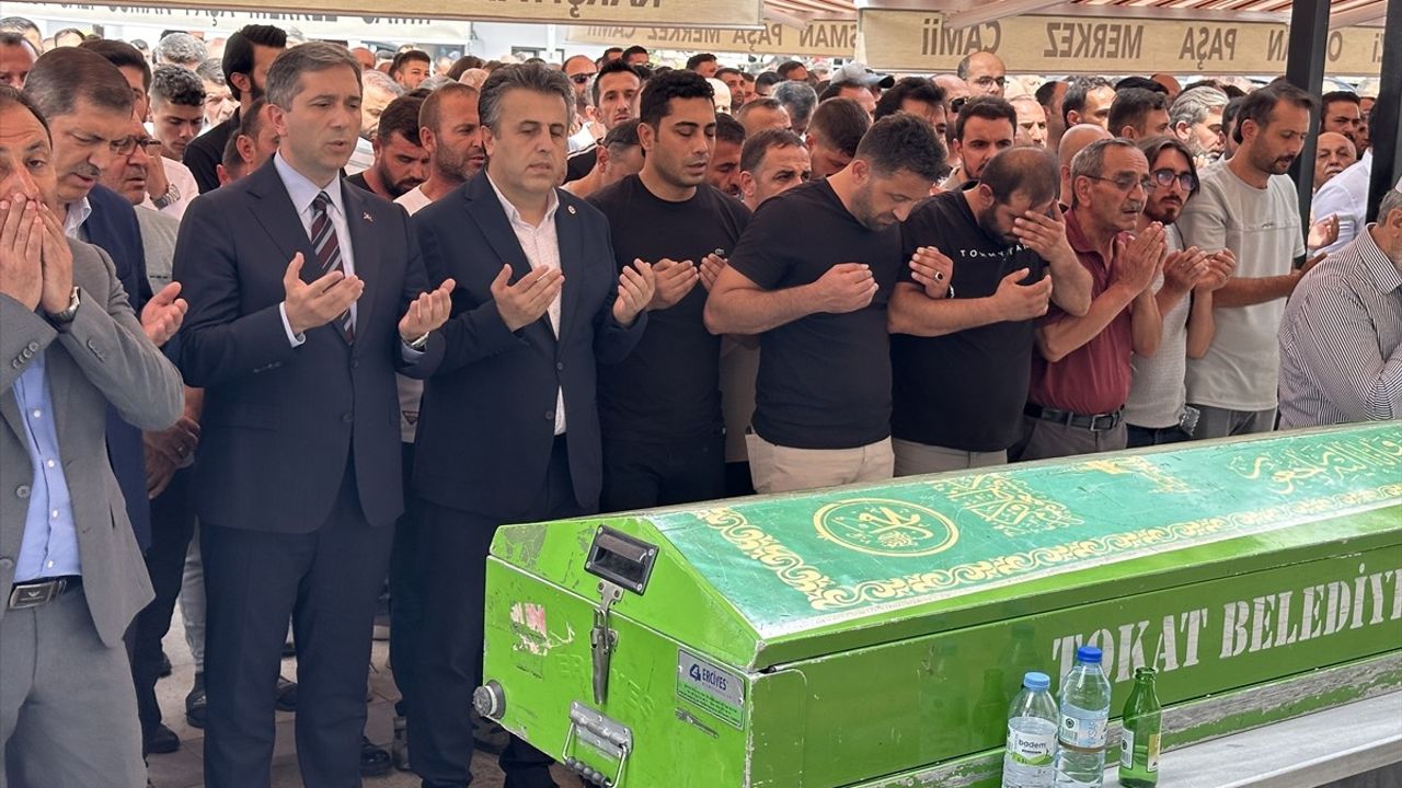 Tokat'ta Motosiklet Kazasında Hayatını Kaybeden Çift Defnedildi