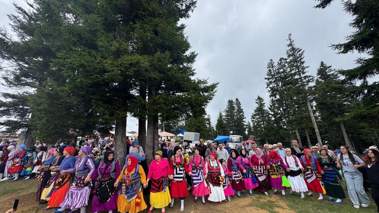 Trabzon'da 27. Kayabaşı Karaabdal Halk Şenliği Coşkusu