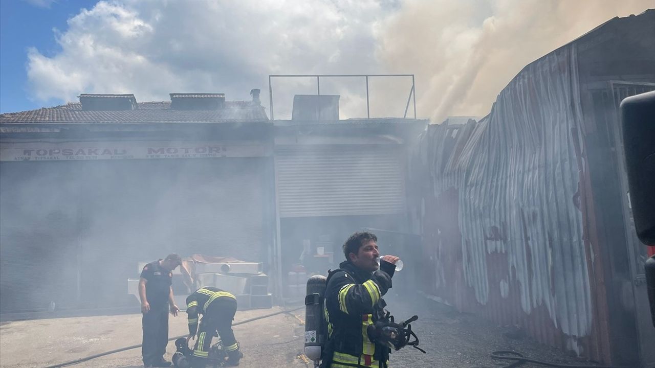 Trabzon Ortahisar'da Mobilya Atölyesi Yangını Söndürüldü