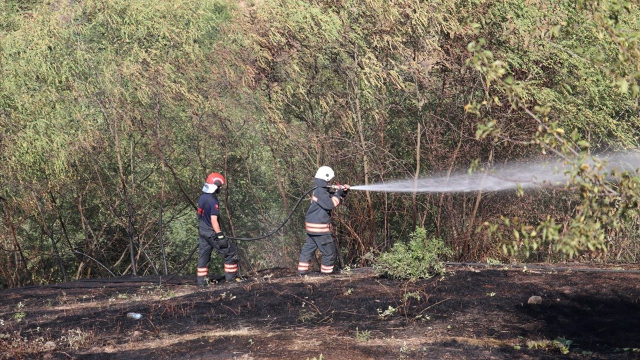 Trabzon Ortahisar'da Örtü Yangını Söndürüldü
