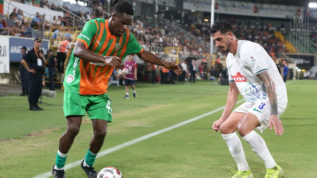 Trendyol Süper Lig: Alanyaspor - Rizespor İlk Yarı 0-0
