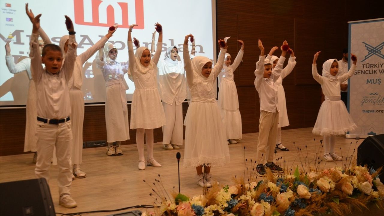 TÜGVA'nın Muş'taki Yaz Okulu Kapanış Programı Coşkuyla Gerçekleşti