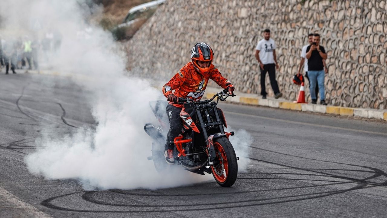 Tunceli MamekiFest'te Motosiklet Akrobasi: Birkan Polat Sahne Aldı