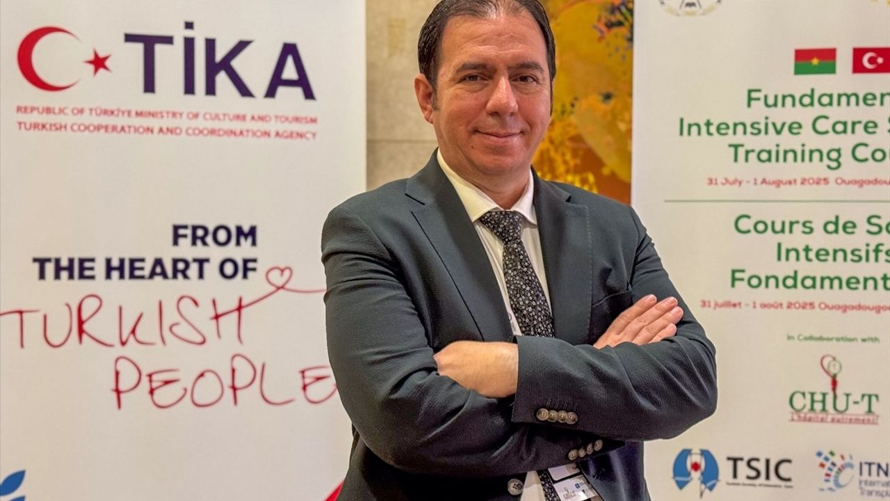 Türk Doktorlar Burkina Faso'da Yoğun Bakım Eğitimi Verdi