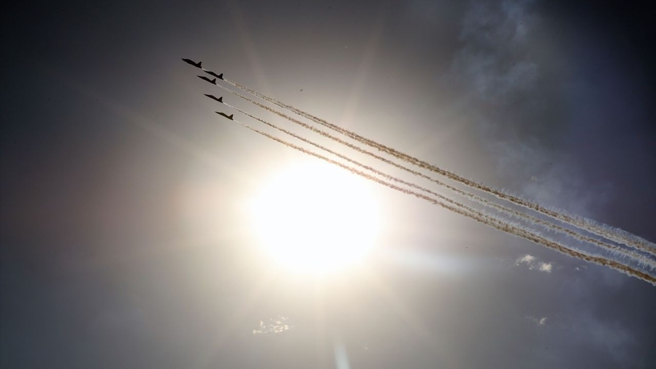 Türk Yıldızları Ahlat'ta: Malazgirt Zaferi'nin 954. Yılında Gösteri ve 1071 Balon