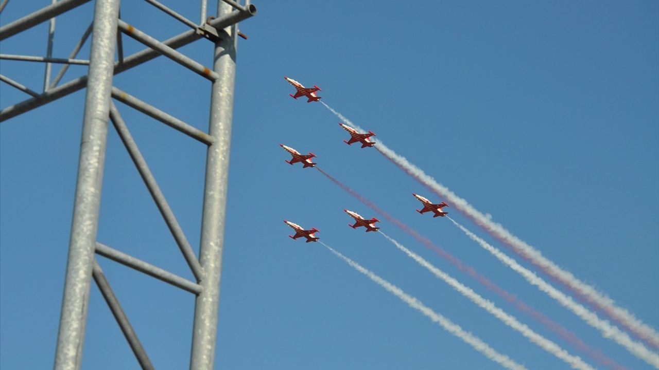 Türk Yıldızları Akşehir Semalarında Gösteri: 24 Ağustos Onur Günü'nde Coşku