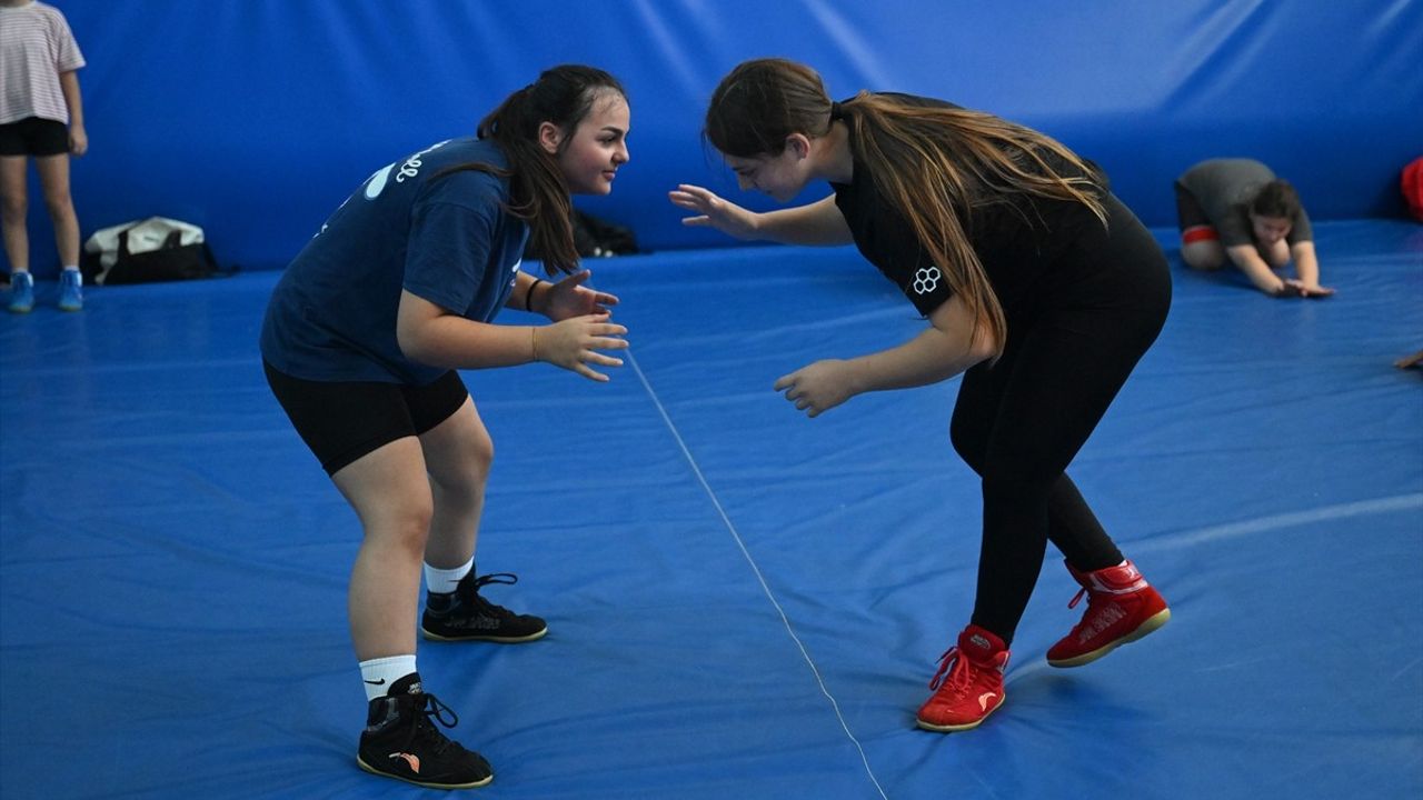 Türkiye'den KKTC'li Kadın Güreşçilere Destek: Edirne Kampı Sona Erdi