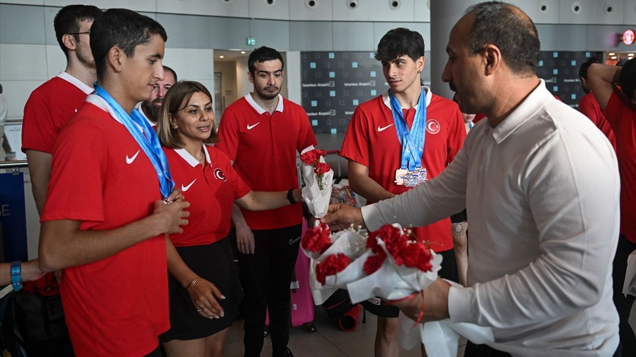 Türkiye Özel Sporcular Yüzme Milli Takımı Tayland'dan 12 Madalya ile Döndü