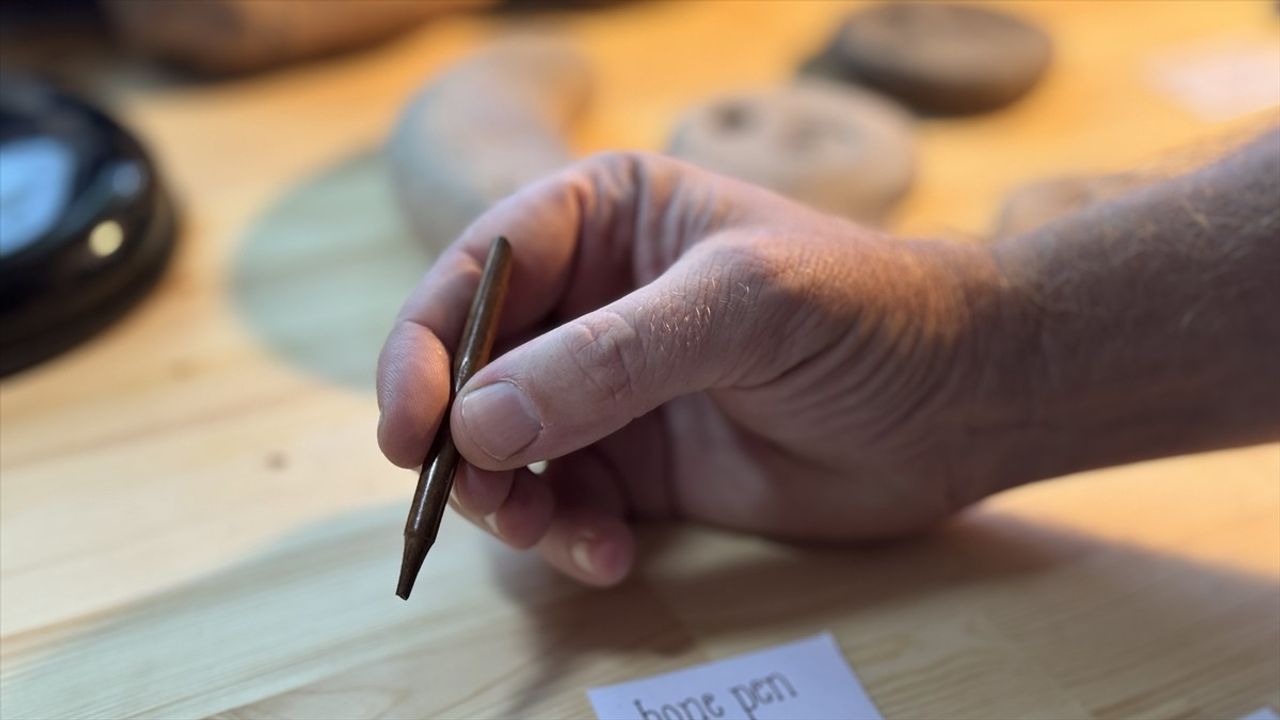 Türkmen Karahöyük Kazısında Çarpıcı Buluntular: Oyuncak, Mühür ve 4 Bin Yıllık Kalem