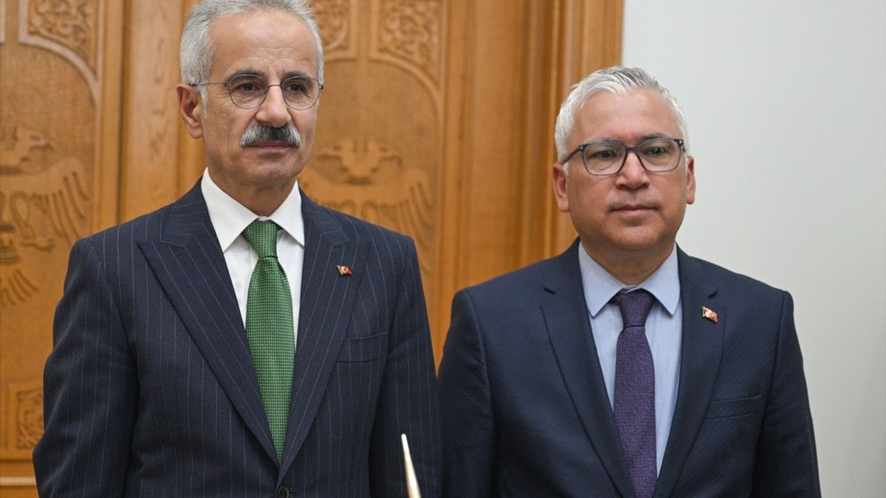 Ulaştırma Bakanı Abdulkadir Uraloğlu Sivas'ta: Tarihi Camii Açılışı ve Ziyaretler