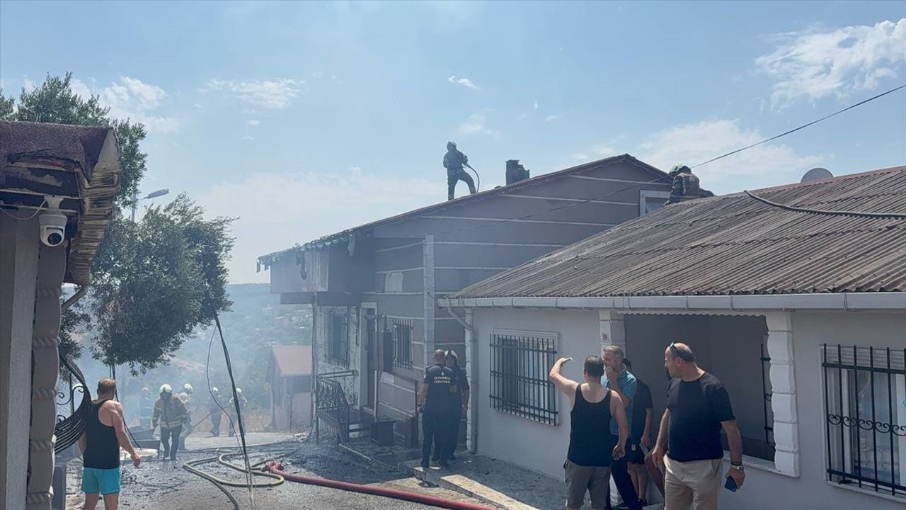 Ümraniye'de Kömürlük Yangını Kontrol Altına Alındı