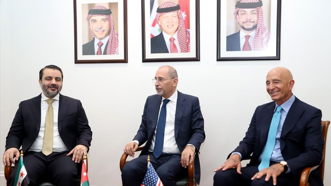 Ürdün ve Suriye Dışişleri Bakanları, ABD ile Üçlü Görüşme Öncesi Bir Araya Geldi