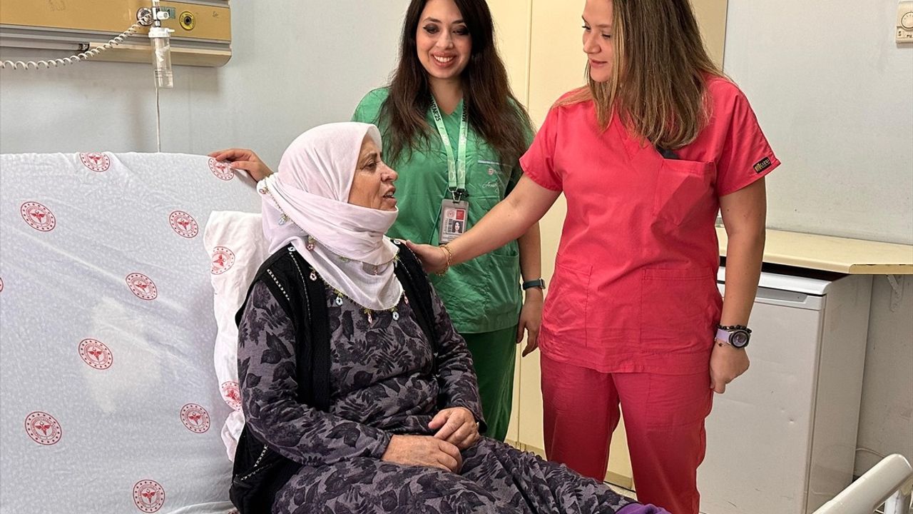 Van'da 60 Yaşındaki Kadının Göğüs Kafesinden 2 Kiloluk Timoma Çıkarıldı