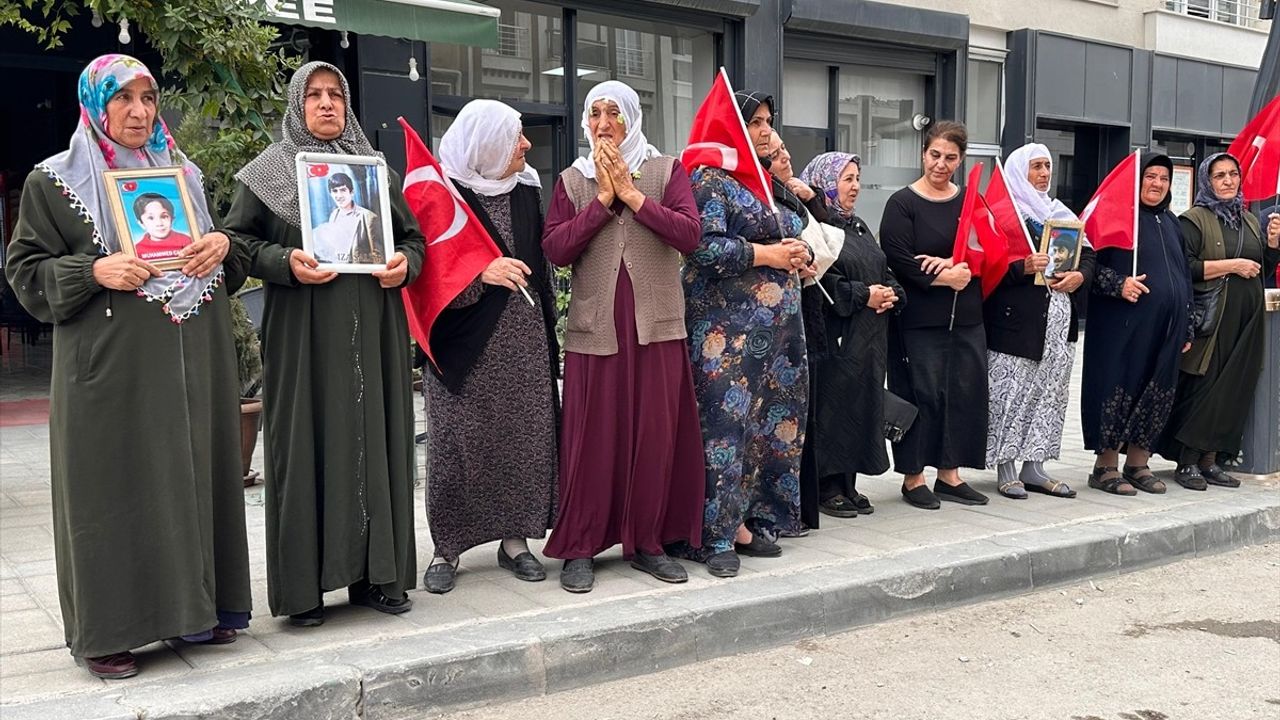 Van'da Aileler Evlat Nöbetini Sürdürüyor